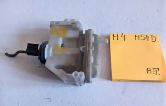 Volkswagen PASSAT B3 Central locking vacuum pump 357862153F