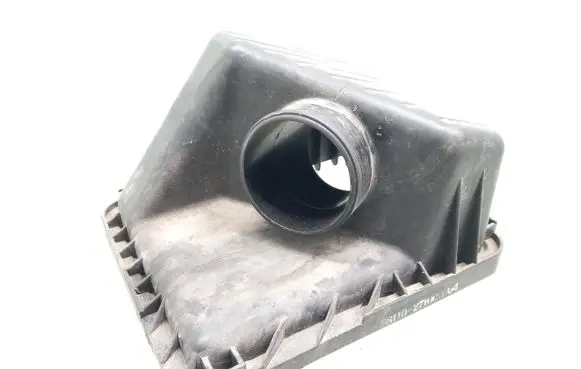 Hyundai Trajet Air filter box cover 2811137130