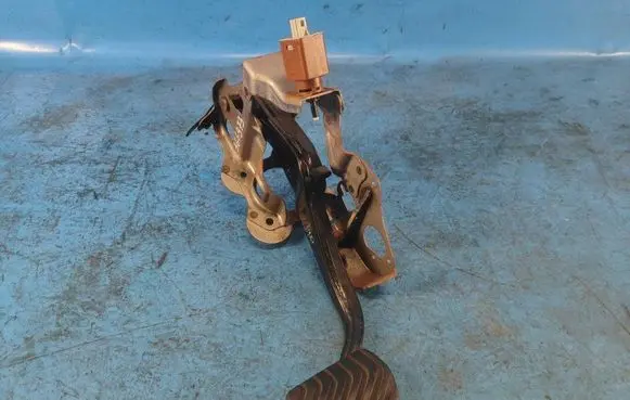 Nissan X-Trail T33 Brake pedal 465016FP0B