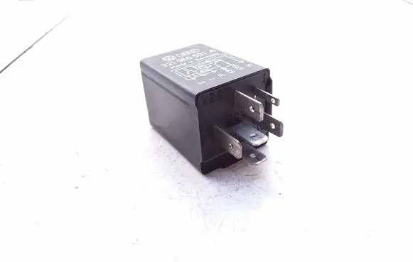 Volkswagen Golf II Hazard warning light relay 321955531A
