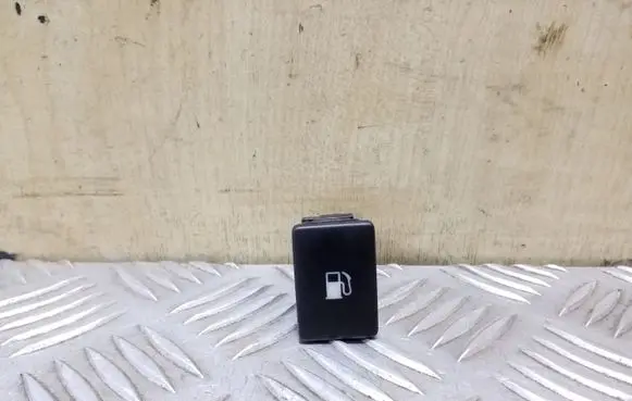 Lexus CT 200H Fuel tank opening switch 15A925