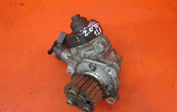 Skoda Octavia Mk2 (1Z) Fuel injection high pressure pump 03L130755D 0445010514