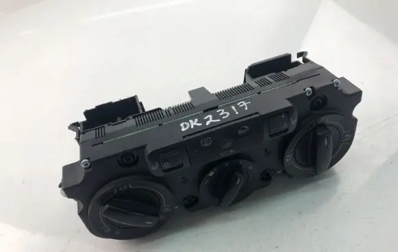 Volkswagen Touran I Interior fan control switch 537011CF