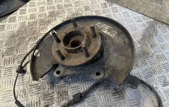 Opel Astra J Front wheel hub
