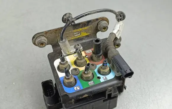 Maserati Levante Air suspension valve block 