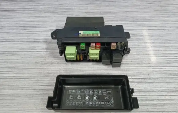 Mini One - Cooper Coupe R56 Fuse box set 6906548 61146906548