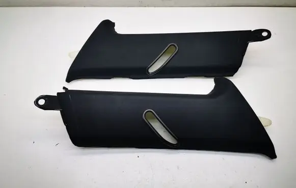Mercedes-Benz R W251 (C) pillar trim A2516906925 A2516907025