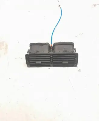 BMW 5 E39 Dash center air vent grill 8361895 363199 370742