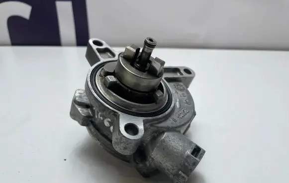 Volvo XC60 Vacuum pump 31219463