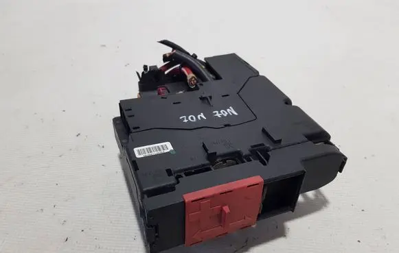 Mercedes-Benz E C207 W207 Positive cable (battery) A2075402750DDE A2075402750