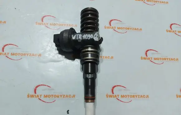 Volkswagen Golf VI Fuel injector 038130073AG