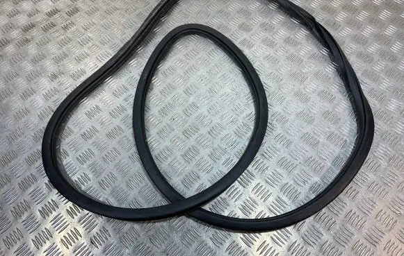 Mitsubishi Outlander IV Front door rubber seal