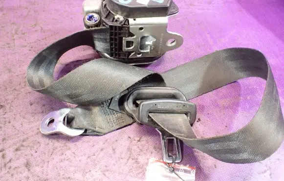 Skoda Octavia Mk2 (1Z) Front seatbelt 1Z0857701C