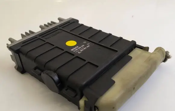 Audi 80 90 B3 Engine control unit/module 0261200220 893907404