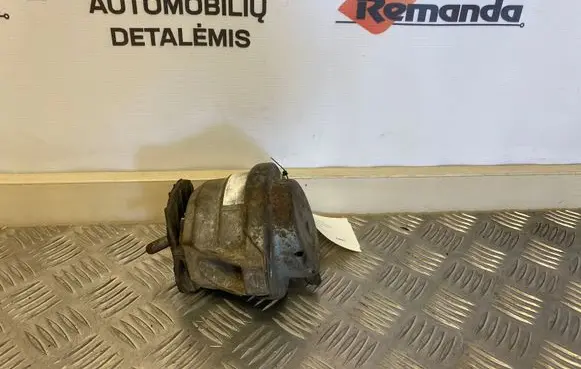 BMW 5 E60 E61 Engine mount bracket
