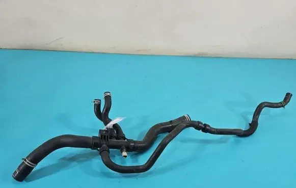 Engine coolant pipe/hose