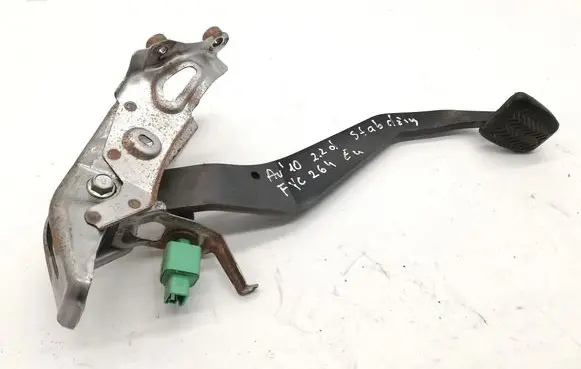 Toyota Avensis T270 Brake pedal