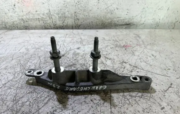 Jeep Grand Cherokee WL Engine mounting bracket 68425882AA
