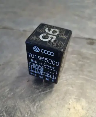 Volkswagen Transporter - Caravelle T4 Light relay 701955200