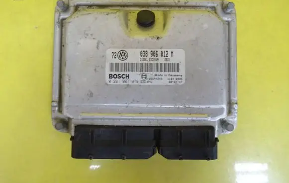 Volkswagen Golf IV Engine control unit/module 038906012M 0281001979