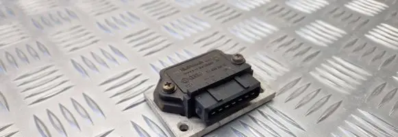 Audi 80 90 B3 Ignition amplifier control unit 211905351D 338738 654321