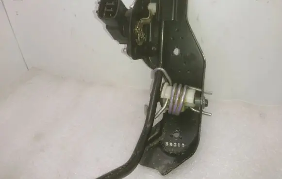 Toyota Avensis T250 Accelerator throttle pedal 1993003041 8928152021