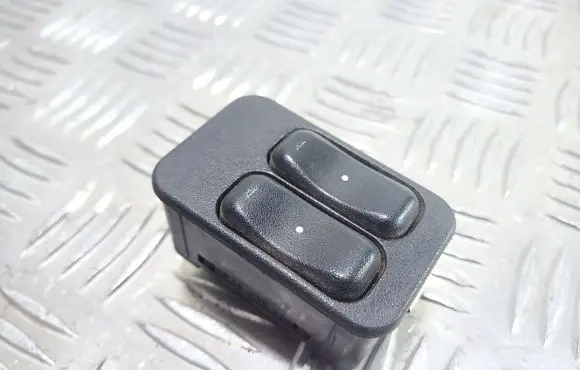 Opel Zafira A Electric window control switch 90561088