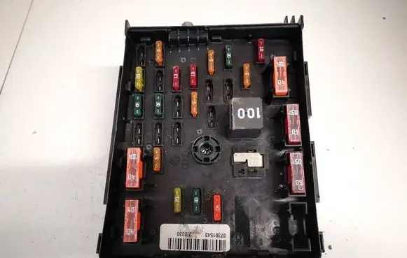 Volkswagen PASSAT B7 Fuse box set 3c0937125a