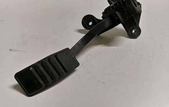 Ford Mustang V Accelerator throttle pedal CR339F836BB