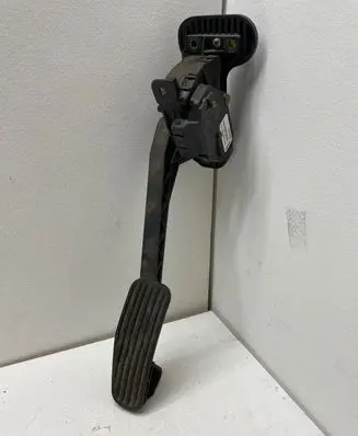 Volvo V70 Accelerator throttle pedal 30636004 6PV00853701