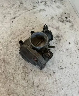 Audi A4 S4 B5 8D Throttle valve 058133063H