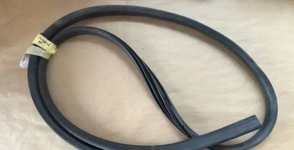 Ford Focus Rubber seal loading door BM51A20530
