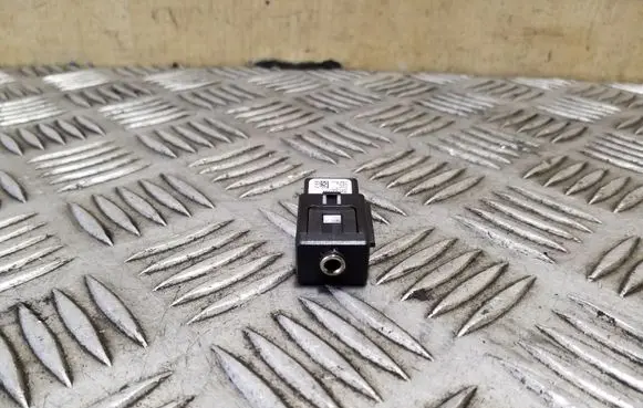 Volkswagen PASSAT B8 AUX in-socket connector 5Q0035724