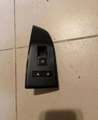 Nissan Qashqai Electric window control switch 809616UA0B