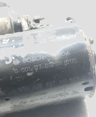 Volkswagen Golf V Starter motor 02Z911023E 0001123012