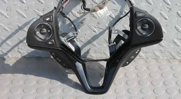 Steering wheel buttons/switches