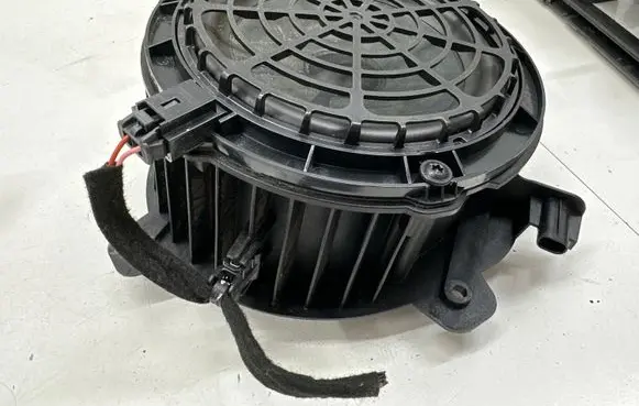 Opel Mokka B Front door speaker 9818747880