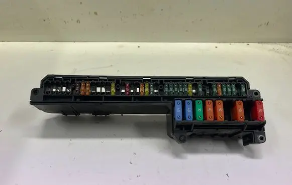 BMW 5 E60 E61 Fuse module 6957330 18917