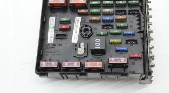 Volkswagen PASSAT CC Fuse module 3C0937125
