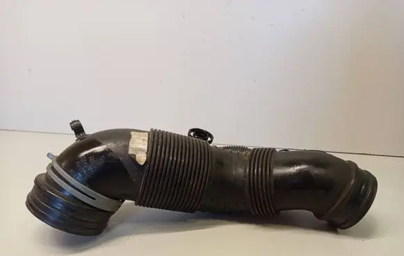 Volkswagen Tiguan Turbo air intake inlet pipe/hose 5N0129856