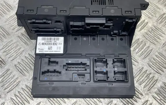 Mercedes-Benz E W211 Fuse module 2115453901