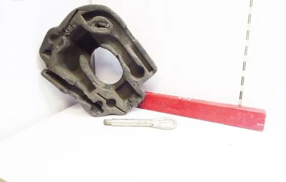 Volkswagen Fox Spare wheel mounting bracket 
