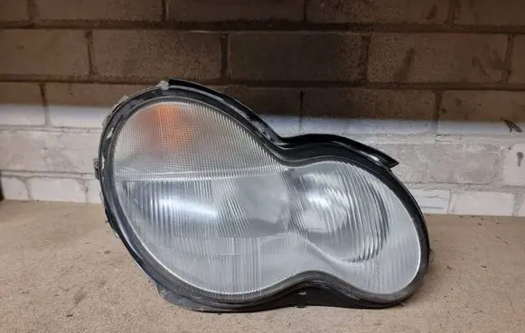 Mercedes-Benz C W203 Headlight/headlamp A2038200861
