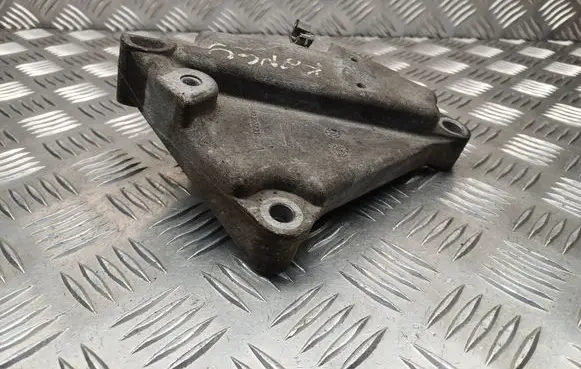 Renault Kangoo I Gearbox mounting bracket 8200407084A