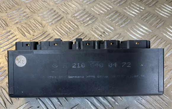 Mercedes-Benz E W210 ESP (stability system) control unit A2105400472