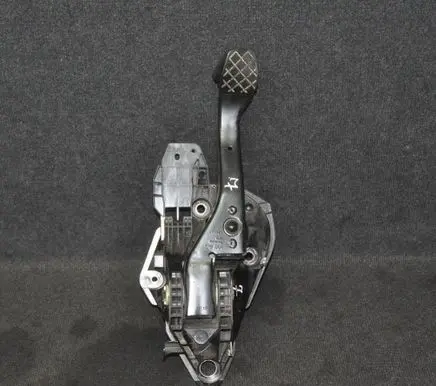 Volkswagen Golf VII Brake pedal