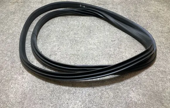 Ford Puma Rear door rubber seal (on body) 