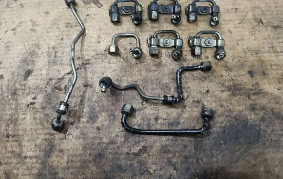 Citroen C6 Fuel injector supply line/pipe