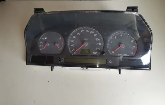 Volvo S70 V70 V70 XC Speedometer (instrument cluster) 9451530 9168144