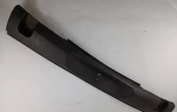Trunk/boot sill cover protection